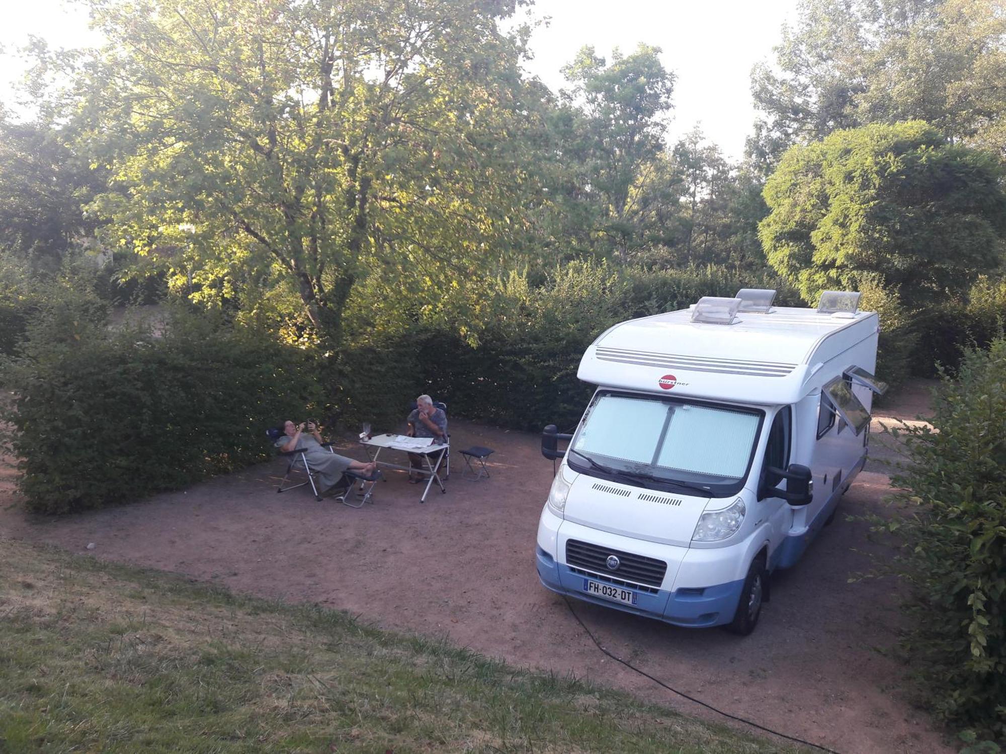 Camping Les Feuilles Chauffailles Kültér fotó